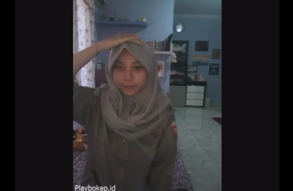 Pissing Viral Hijab Indo Menulis Jejak Di Langit-Langit